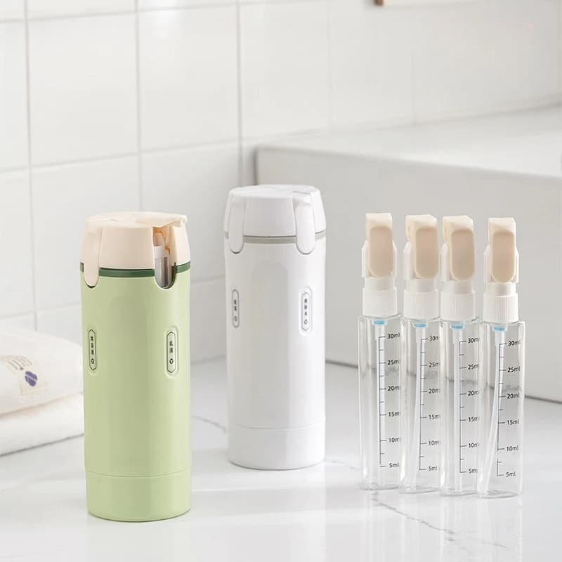 FourGo - Elegancka butelka 4w1, która pozwala zabrać ulubione kosmetyki w kompaktowej, stylowej formie. Idealna na każdą podróż.